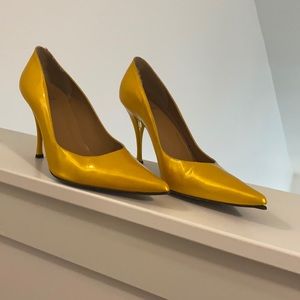 Stuart Weitzman. Vintage goodness!